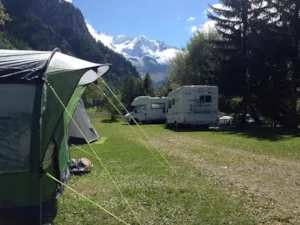  - Basisprijs Comfortplaats (1 tent, caravan of camper / 1 auto / elektriciteit 16A) - Camping Les Lanchettes