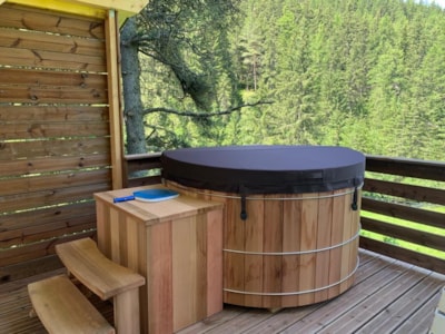 Gamme Chrystal - Chalet Hermine 24 m² 1 bedroom + semi-covered terrace 12m² with Nordic bath
