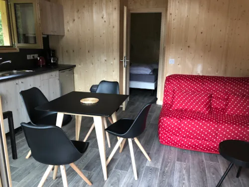Location - Gamme Chrystal - Chalet Hermine 24 M² 1 Chambre + Terrasse Semi-Couverte 12M² Avec Bain Nordique - image n°6 - Camping Les Lanchettes