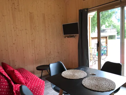 Location - Gamme Chrystal - Chalet Hermine 24 M² 1 Chambre + Terrasse Semi-Couverte 12M² Avec Bain Nordique - image n°7 - Camping Les Lanchettes