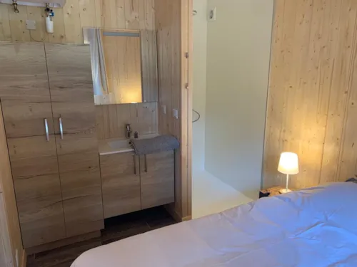 Accommodation - Gamme Chrystal - Chalet Ulysse 54M² 3 Bedrooms + Semi-Covered Terrace 24M² With Nordic Bath - image n°6 - Camping Les Lanchettes