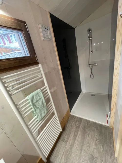 Accommodation - Gamme Chrystal - Chalet Kailloux 54M² 3 Bedrooms + Terrace 30M² - image n°9 - Camping Les Lanchettes
