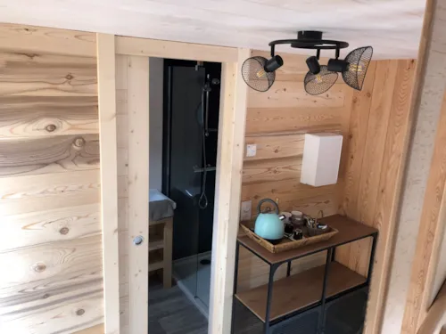 Location - Gamme Chrystal - Chalet Le Nid 20 M² - 1 Chambre, Coin Salon, Salle De Bain - Terrasse 15 M² - image n°3 - Camping Les Lanchettes