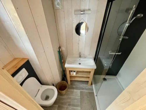 Location - Gamme Chrystal - Chalet Le Nid 20 M² - 1 Chambre, Coin Salon, Salle De Bain - Terrasse 15 M² - image n°5 - Camping Les Lanchettes