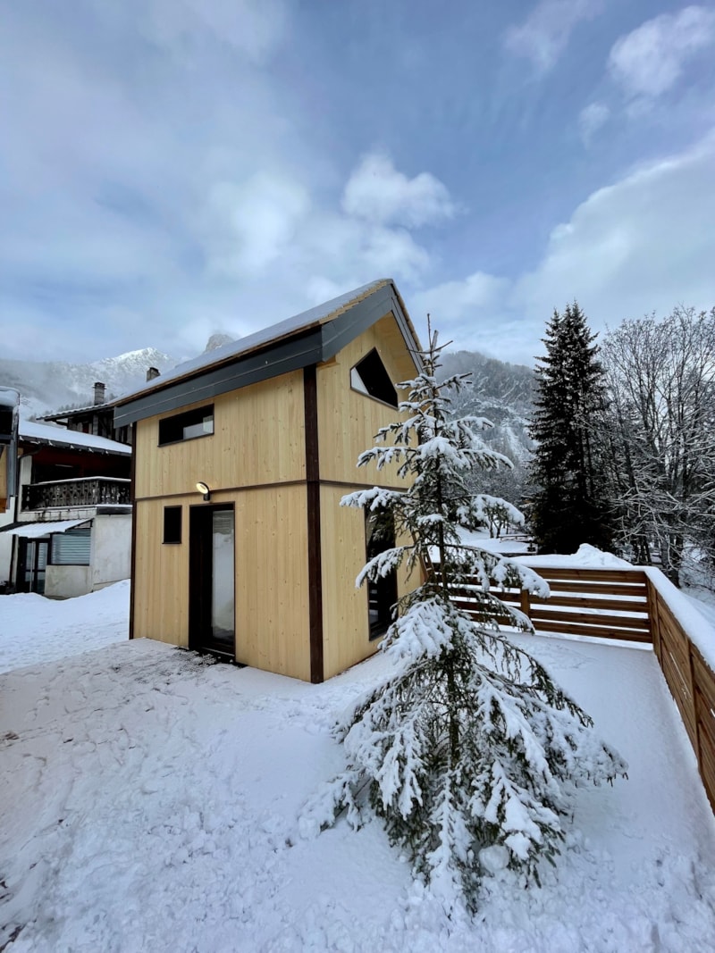 Gamme Chrystal - Chalet le Nid 20 m² - 1 chambre, coin salon, salle de bain - terrasse 15 m²