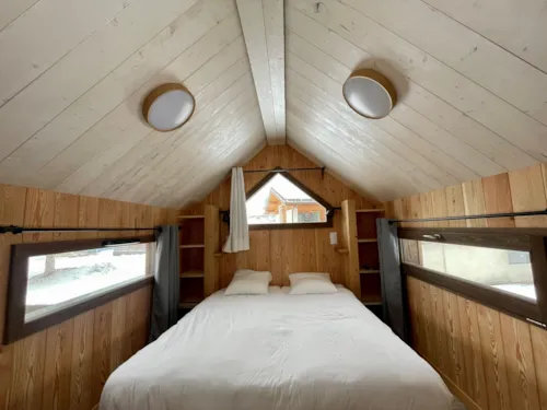 Location - Gamme Chrystal - Chalet Le Nid 20 M² - 1 Chambre, Coin Salon, Salle De Bain - Terrasse 15 M² - image n°6 - Camping Les Lanchettes