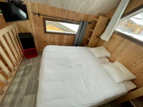 Location - Gamme Chrystal - Chalet Le Nid 20 M² - 1 Chambre, Coin Salon, Salle De Bain - Terrasse 15 M² - image n°7 - Camping Les Lanchettes