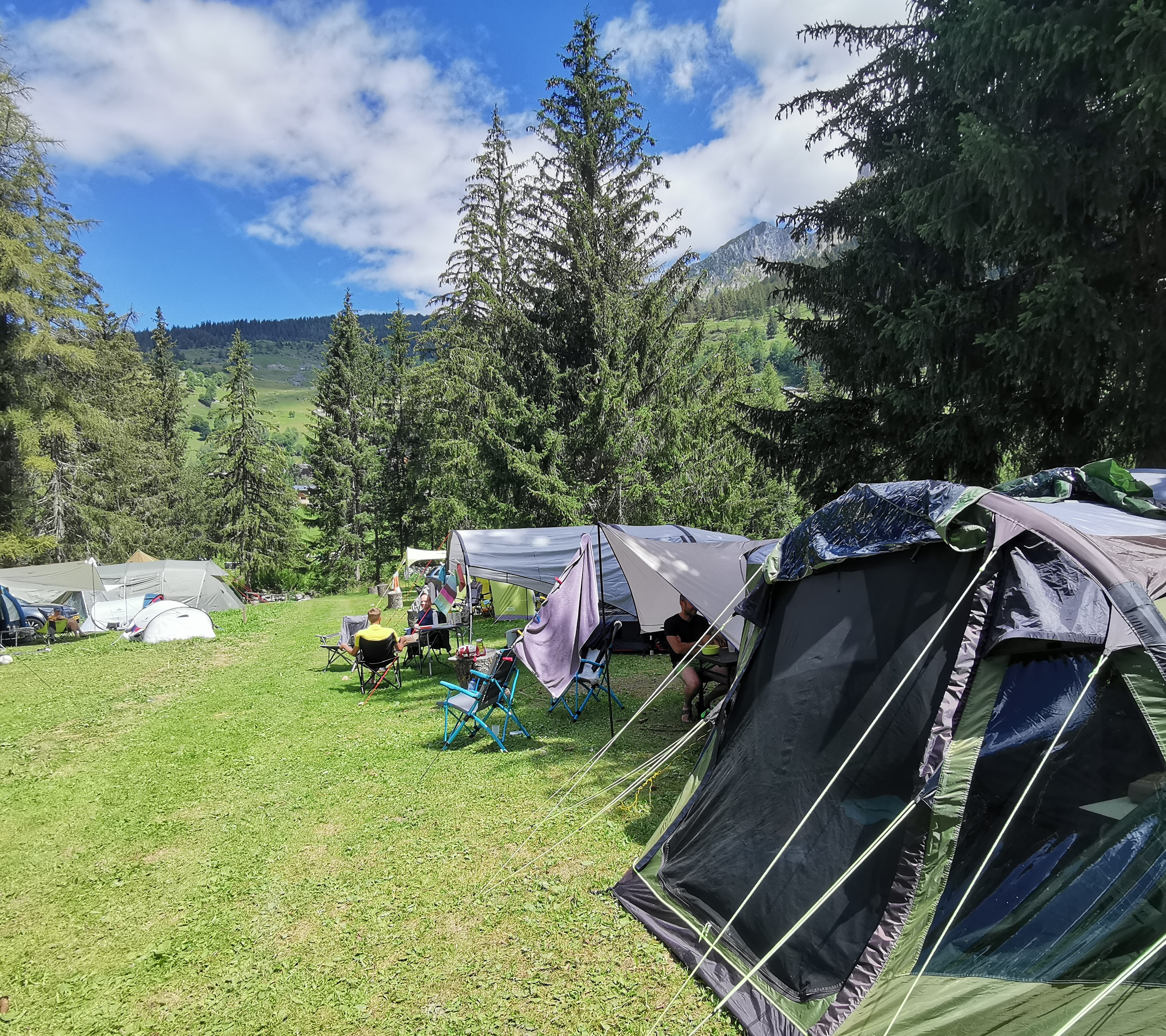 Emplacement - Forfait Confort (1 Tente, Caravane Ou Camping-Car / 1 Voiture / Électricité 16A) - Camping Les Lanchettes