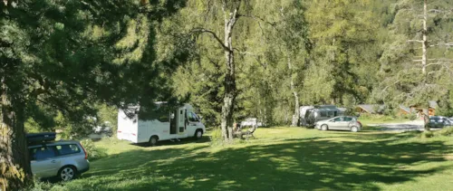 Emplacement - Forfait Confort (1 Tente, Caravane Ou Camping-Car / 1 Voiture / Électricité 16A) - image n°5 - Camping Les Lanchettes