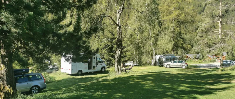 Forfait Confort (1 Tente, Caravane Ou Camping-Car / 1 Voiture / Électricité 16A)