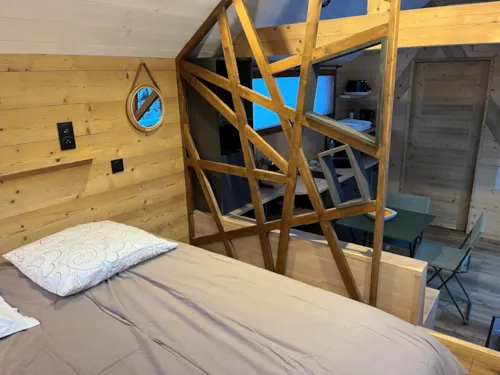 Location - Gamme Chrystal - Chalet Cime - 18 M² - Coin Séjour/Cuisine, 1 Chambre, 1 Salle De Bain - image n°3 - Camping Les Lanchettes