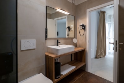 Double bedroom and bathroom