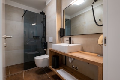 Deluxe double bedroom and bathroom