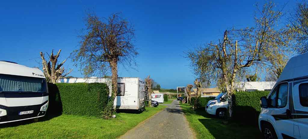 Forfait Nature (1 tente, caravane ou camping-car / 1 voiture) electricité et douche incluse