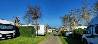Nature Package (1 tent, caravan or motor home / 1 car) electricity and showers included
