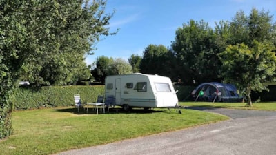Nature Package (1 tent, caravan or motor home / 1 car) electricity and showers included