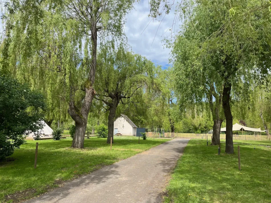 Camping Les Saules De Cormery
