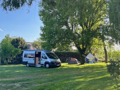 Pitch 100m² + 10A (Tent, Bike, Motorcycle, caravan, Van, motor home)