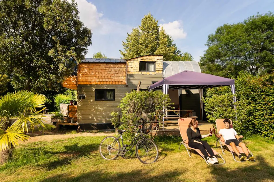 Flower Camping Du Canal