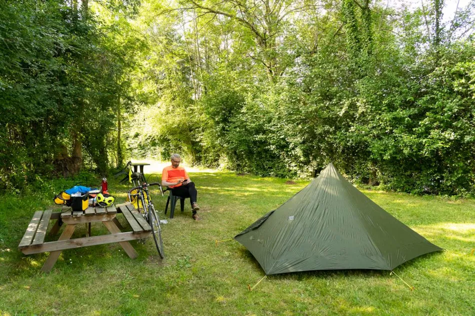 Flower Camping Du Canal