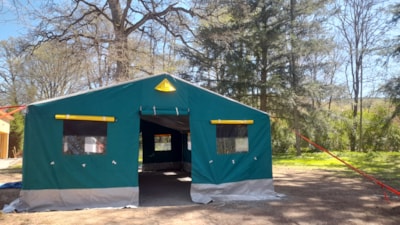 "Comfort" pitch for a group (one 14-bed marabout tent + one barnum tent) -