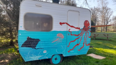 Vintage caravan 7,5m² - 1 bedroom - Terrace - no bathroom -