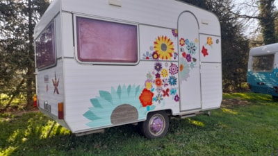 Vintage caravan 7,5m² - 1 bedroom - Terrace - no bathroom -