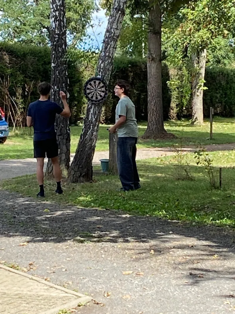 Emplacement Tente / Caravane + 1Véhicule - Avec Électricité -