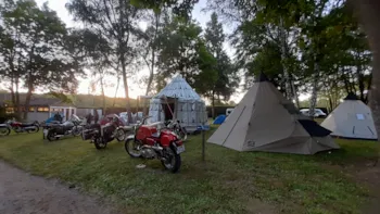 Emplacement - Emplacement Groupe De 7 À 10 Pers. Avec Électricité - - Camping de l'Eau Mère