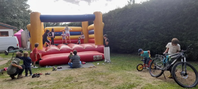 Emplacement Groupe De 7 À 10 Pers. Avec Électricité -