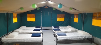 "Comfort" pitch for a group (one 14-bed marabout tent + one barnum tent) -