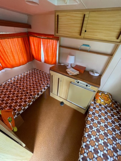 Vintage caravan 7,5m² - 1 bedroom - Terrace - no bathroom -