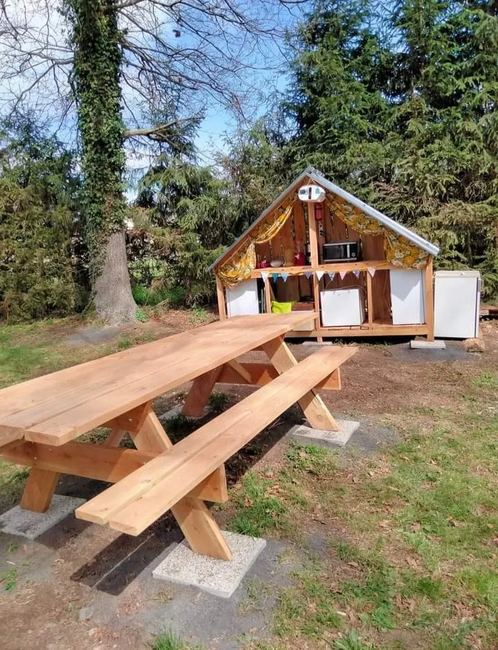 Emplacement  Camping Car Ou Tente + Véhicule 1Pers