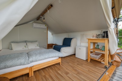 Glamping tent, private toilete, sink & Outdoor TUB 15m2