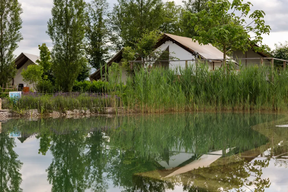 Location - Tente Glamping, Toilettes Privées, Évier & Baignoire Extérieure 15M² - Kolpa Resort glamping