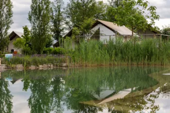 Mietunterkunft - Glamping-Zelt, Private Toilette, Waschbecken & Außenwanne 15M² - Kolpa Resort glamping