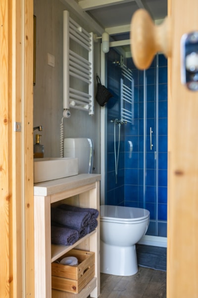 Glamping Tent with Bathroom, Amber 40 m2
