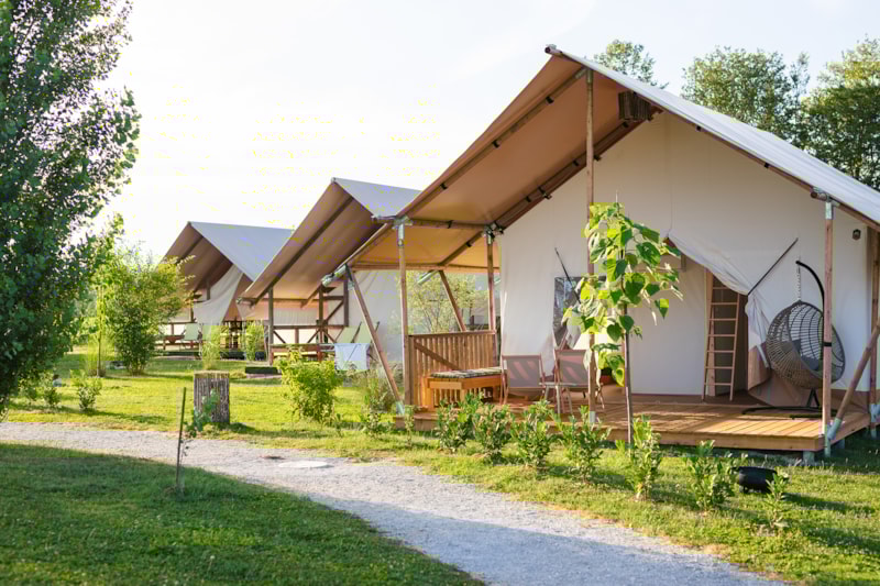 Glamping Tent with Bathroom, Amber 44 m2, Premium - JACUZZI