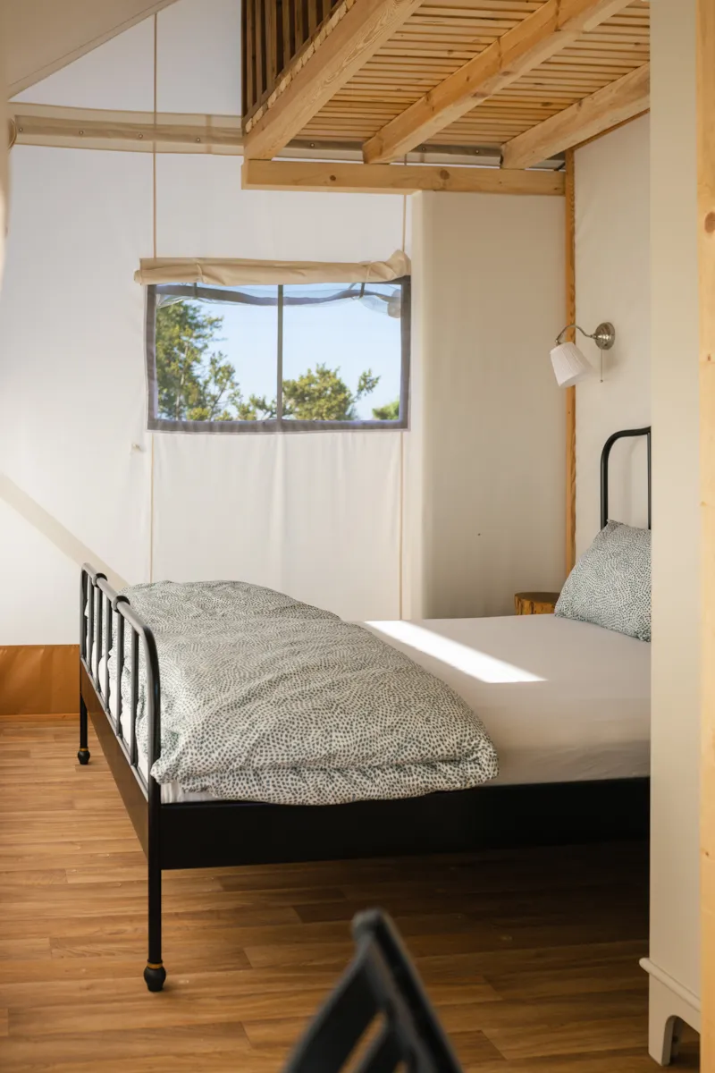 Tente Glamping Avec Salle De Bain, Amber 44 M², Premium - Jacuzzi