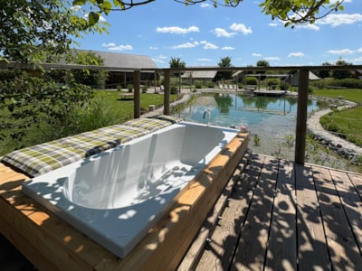 Glamping tent, private toilete, sink & Outdoor TUB 15m2