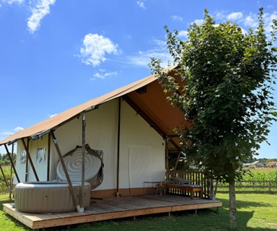 Glamping Tent with Bathroom, Amber 44 m2, Premium - JACUZZI