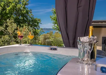 Location - Mobil Home Exclusif Avec Jacuzzi By Adrialux - Camping Selce by Adrialux