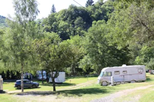 Emplacement - Stellplatz Radfahrer oder Wanderer - Camping Municipal Le Ceytrou