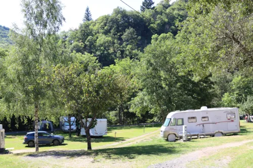 Emplacement - Emplacement Randonneur Cycliste - image n°1 - Camping Municipal Le Ceytrou