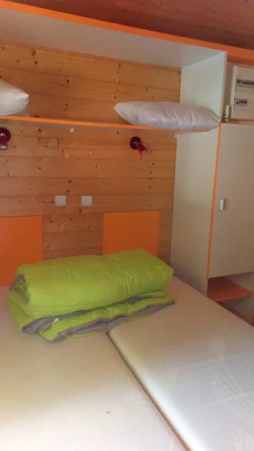 Location - Chalet Gentiane - image n°4 - Camping Municipal Le Ceytrou