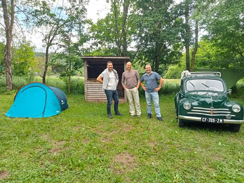 Emplacement Nu Pour Tente + 1 Véhicule