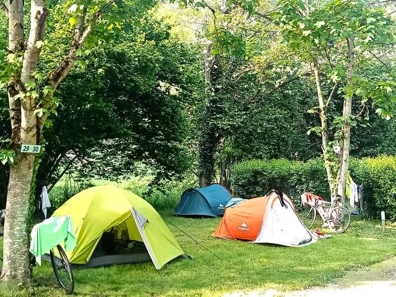 Emplacement Nu Pour Tente + 1 Véhicule