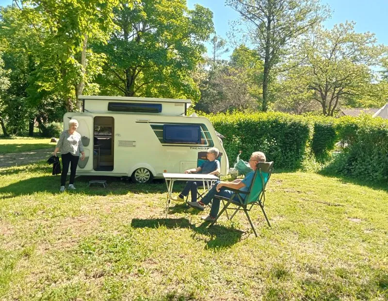 Emplacement Pour Caravanes Et Vans
