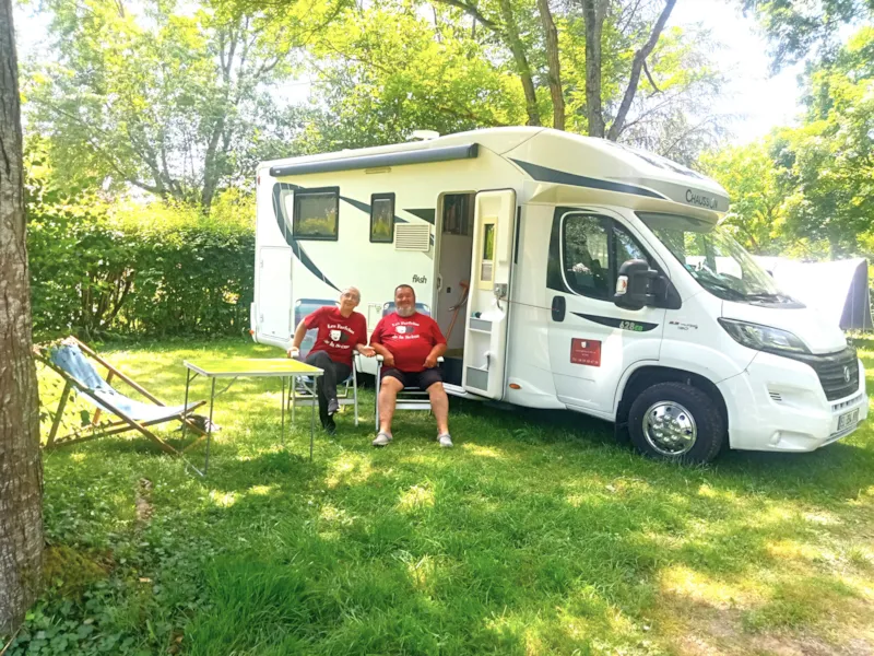 Emplacement Pour Camping Cars Et Caravanes