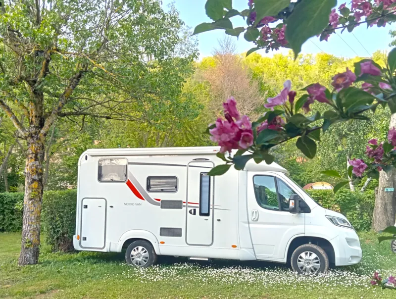 Emplacement Pour Camping Cars Et Caravanes